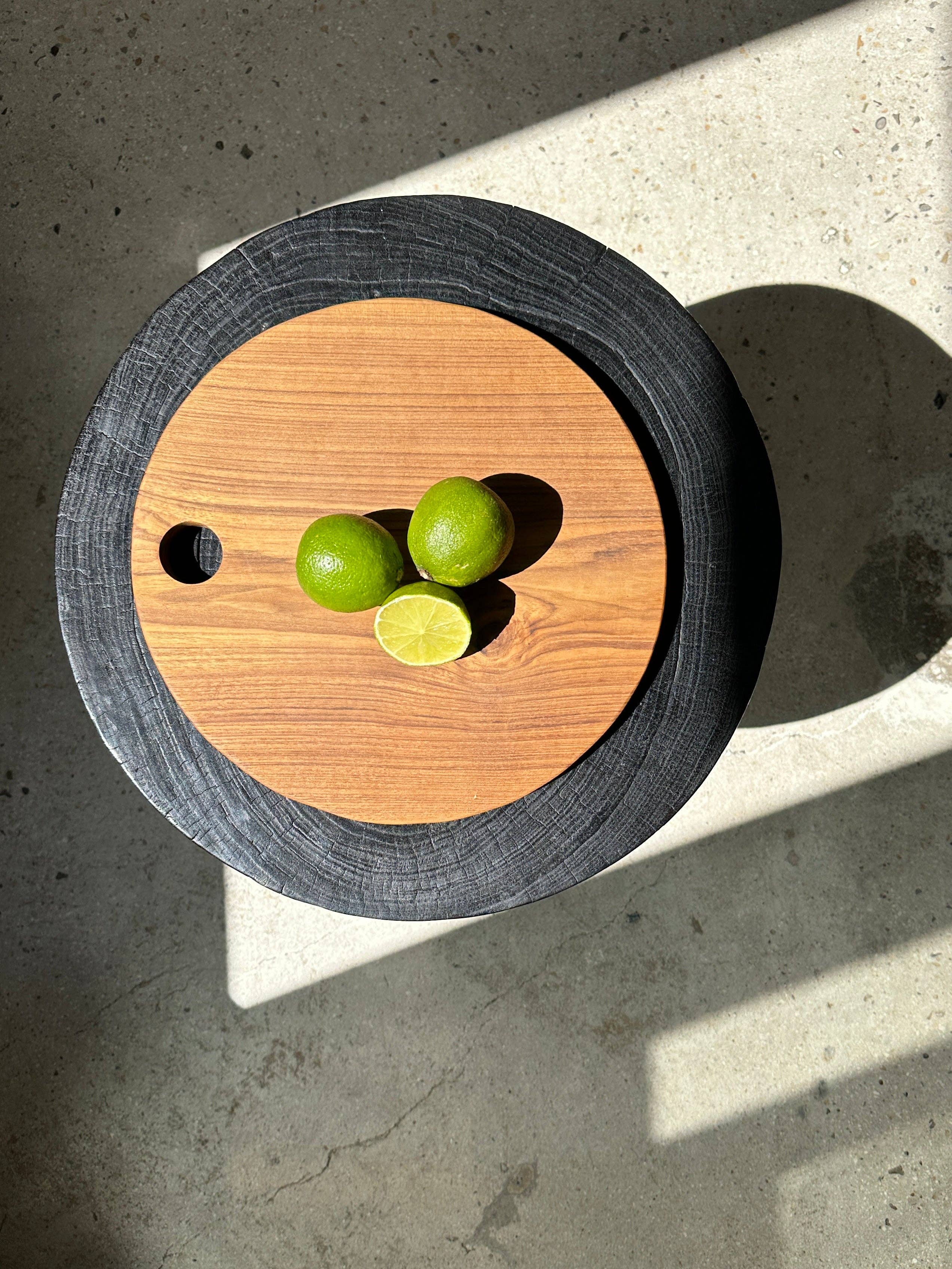 Office Objets – wholesale Skärbräda – Rund skärbräda i urholkad teak D:30107