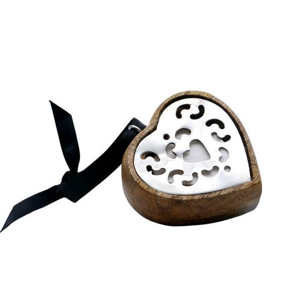 Petit Coeur BOIS&ARGENT solid perfume - several fragrances and other Purchase Wholesale glaçons avec monnayeur. Free Returns & Net 60 Terms on Faire trending on Faire.