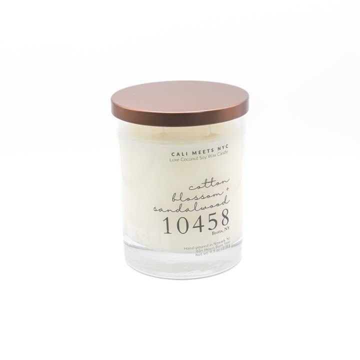 10458, Cotton Blossom + Sandalwood Coconut Candela di soia per la vendita all'ingrosso da parte di Cali Meets NYC