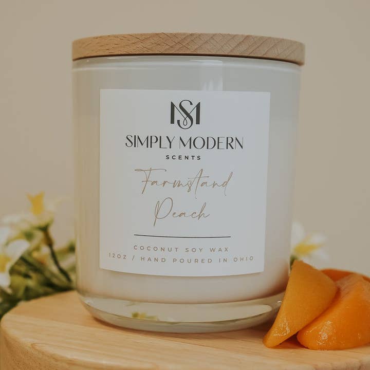 Bougie à la cire de soja à la noix de coco avec mèche en bois | Pêche de marché | Blanc pour la vente par Simply Modern Scents