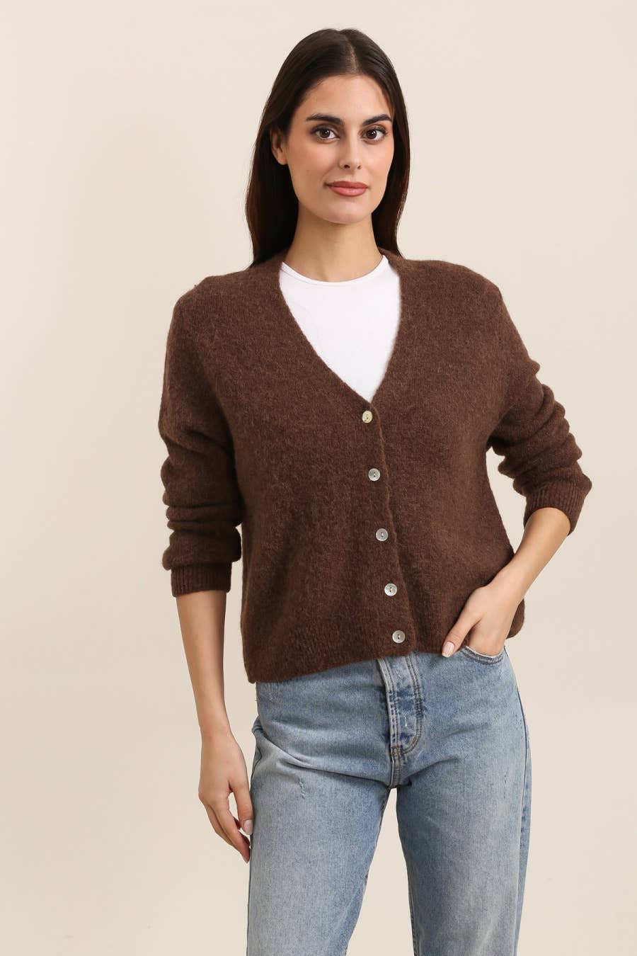 NAÏS PARIS – Engroshandel Cardigan - Dame – Kort v-hals cardigan med knapper i superfin alpaka21