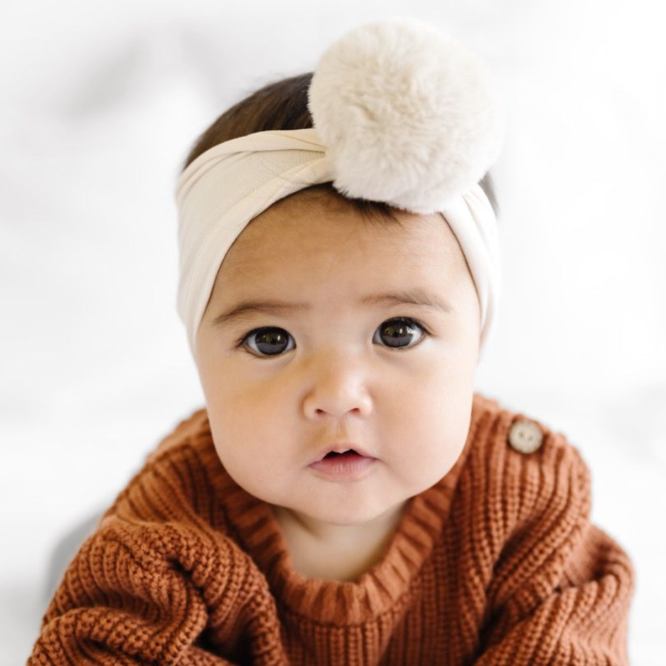 Baby Bling Bows – Laço para o cabelo – Bebé por atacado – Banda de cabeça de nylon macio Baby Bling® Faux Fur Pom8