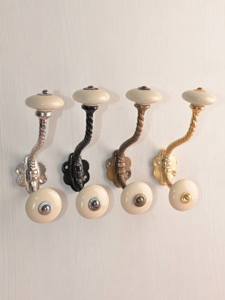 Crème Shade Base handgemaakte blauwe keramische wandhaak van aardewerk | Jashanger|Vintage wandhaak|Metalen wandhaken | Meubelhardwarehaken | Badhaken voor wholesale door KNOBCO