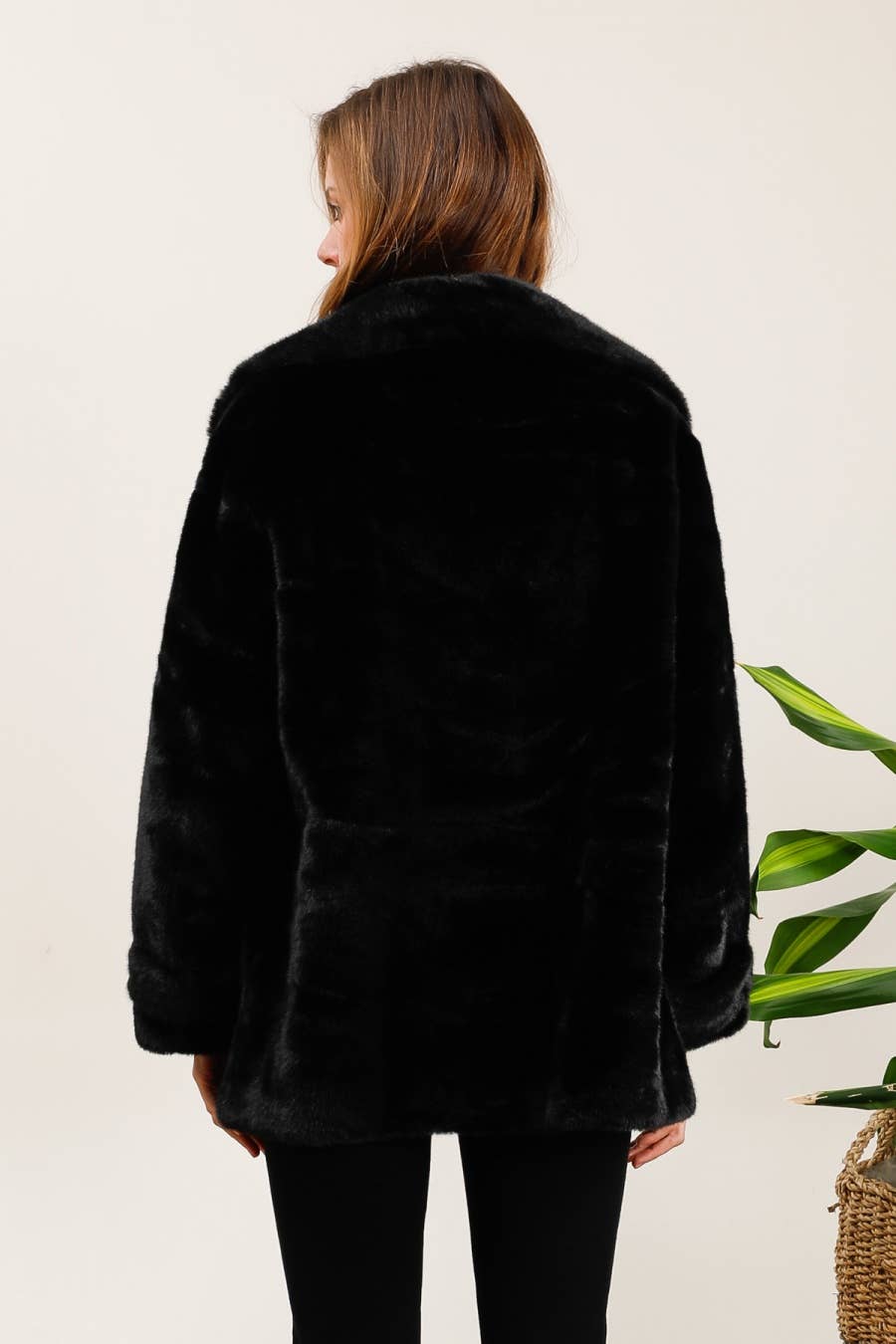 MOOYA - Wholesale Fur/Faux Fur Coat - Women's - Double-breasted faux fur coat - DD0023