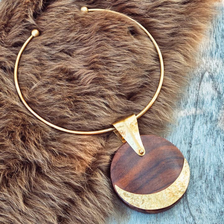 Bisjoux - Wholesale Choker/Collar - Brass brown wood sphere necklace collar hammered3