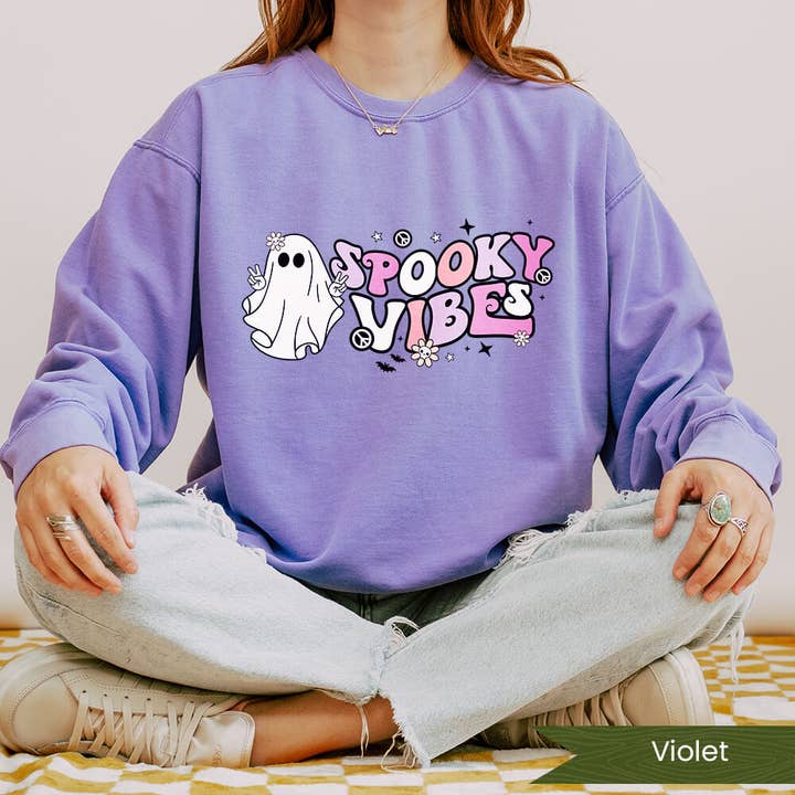 Ambiance effrayante (2) pour la vente par Wildflower Apparel Co.