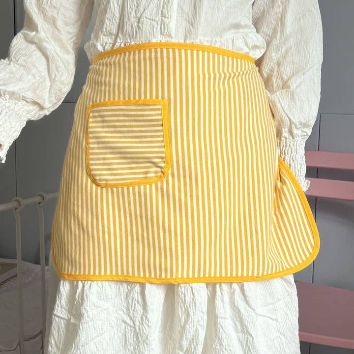 TOWEL FABRIC SMALL AND FRESH HALF-BODY APRON_CWMM5811 for wholesale by ACCITY