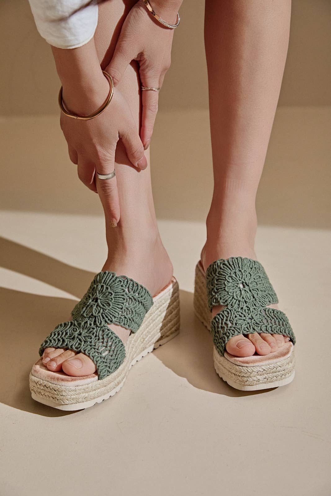 ERYNN – sandálias - Mulher por atacado – Sandália plataforma com detalhe de corda - THIPHANY11