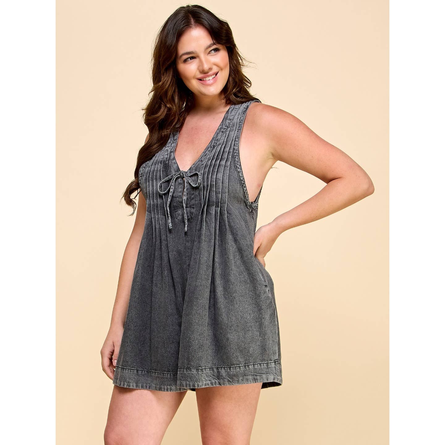Veveret - Wholesale Romper - Women's - Plus Size Front Pleated V Neck Sleeveless Denim Romper13
