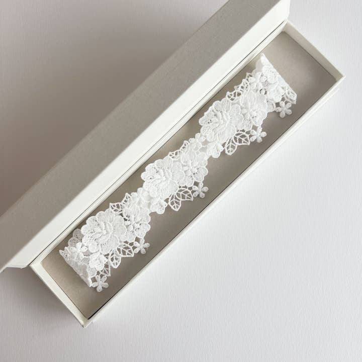 Giarteria in pizzo floreale Joie per la vendita all'ingrosso da parte di Liberty in Love