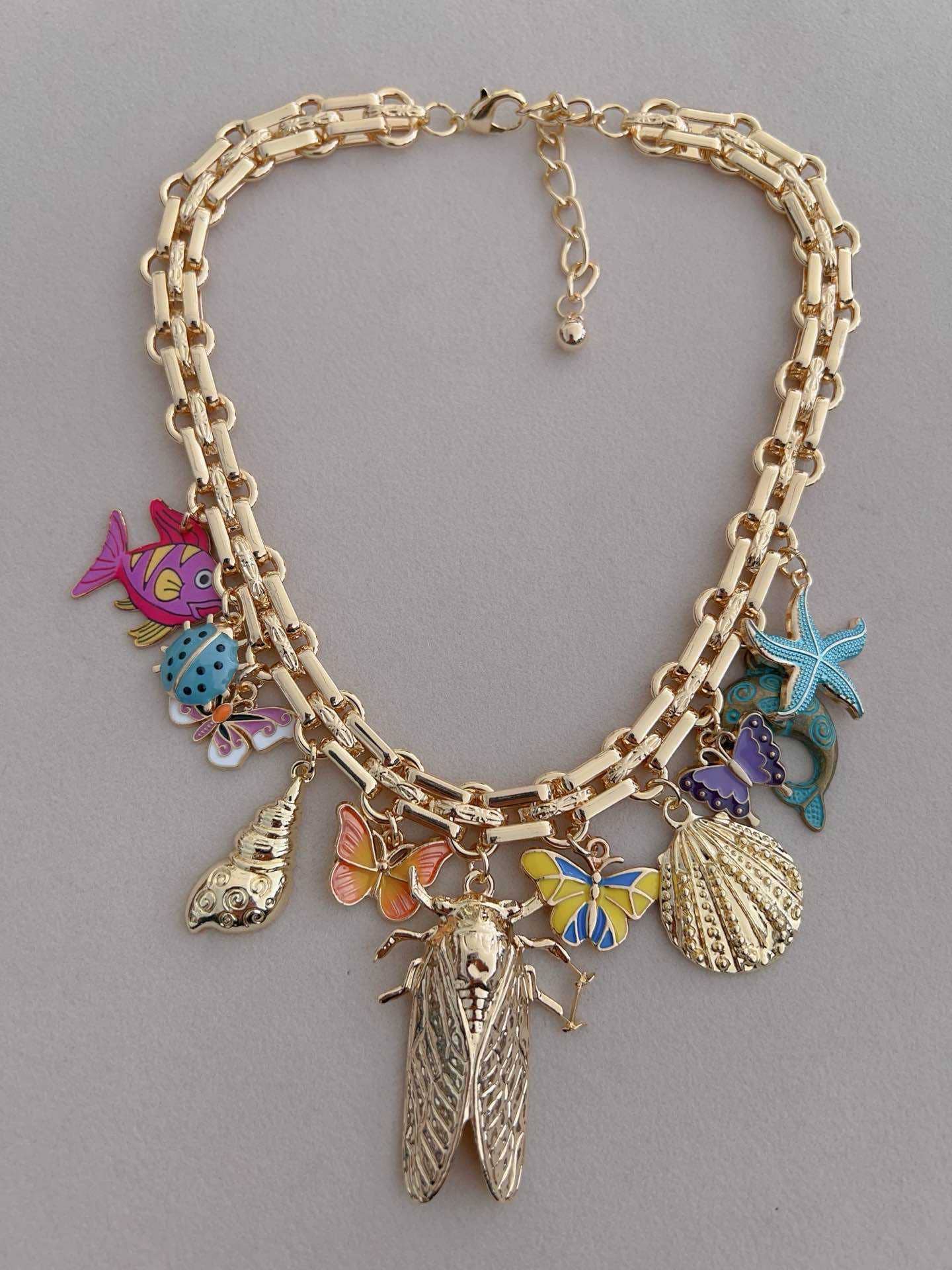 SWEET MAGIC MODA Y COMPLEMENTOS – wholesale Hänge-/berlockhalsband – Halsband i rostfritt stål med djurformade berlocker, 3-pack0