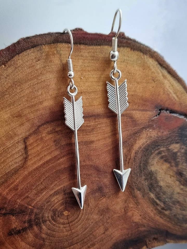 Boucles d'oreilles pour la vente par Jess MacDonald Brass