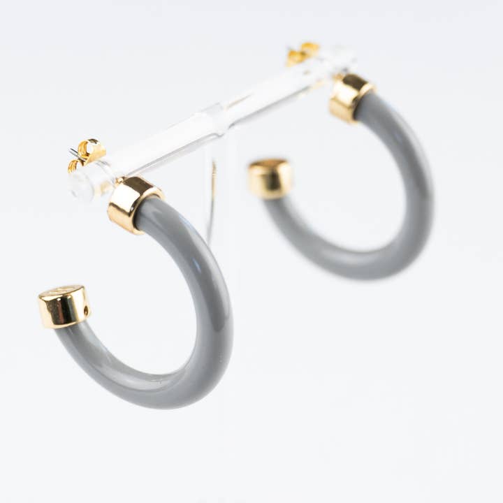 Letvægts hypoallergeniske små hoop øreringe - Grå for engroshandel hos Hoo Hoops