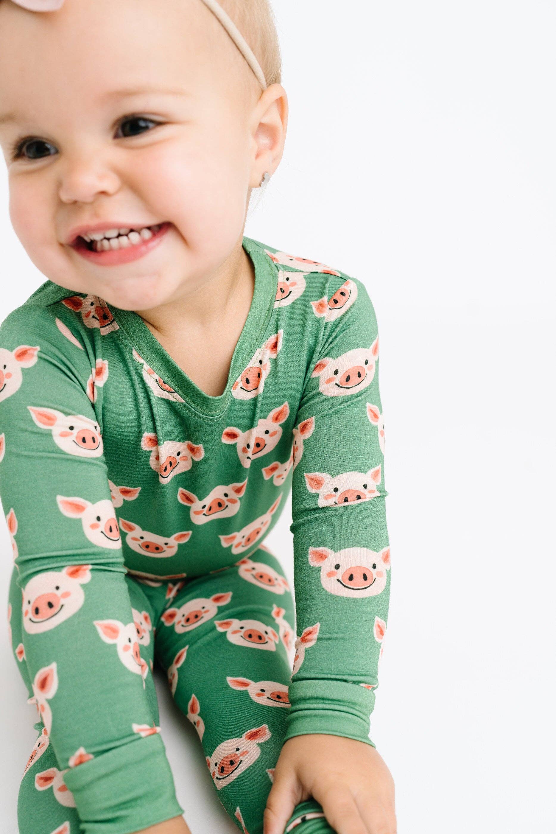 Little One Shop - Wholesale Lounge Set - Kids - Happy Piglets Bamboo Set3