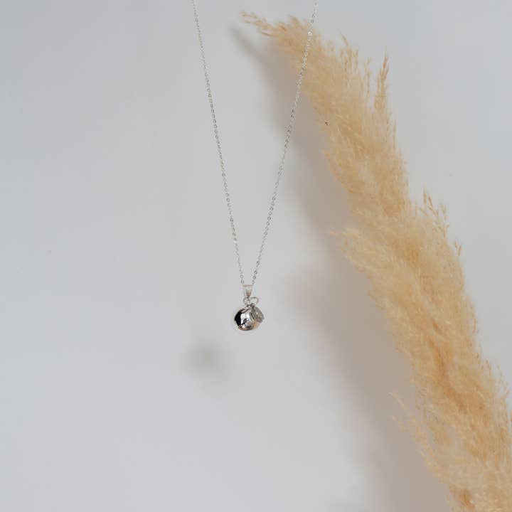 CESTBOLAVIE - Wholesale Pendant/Charm Necklace - BOLA LEON1