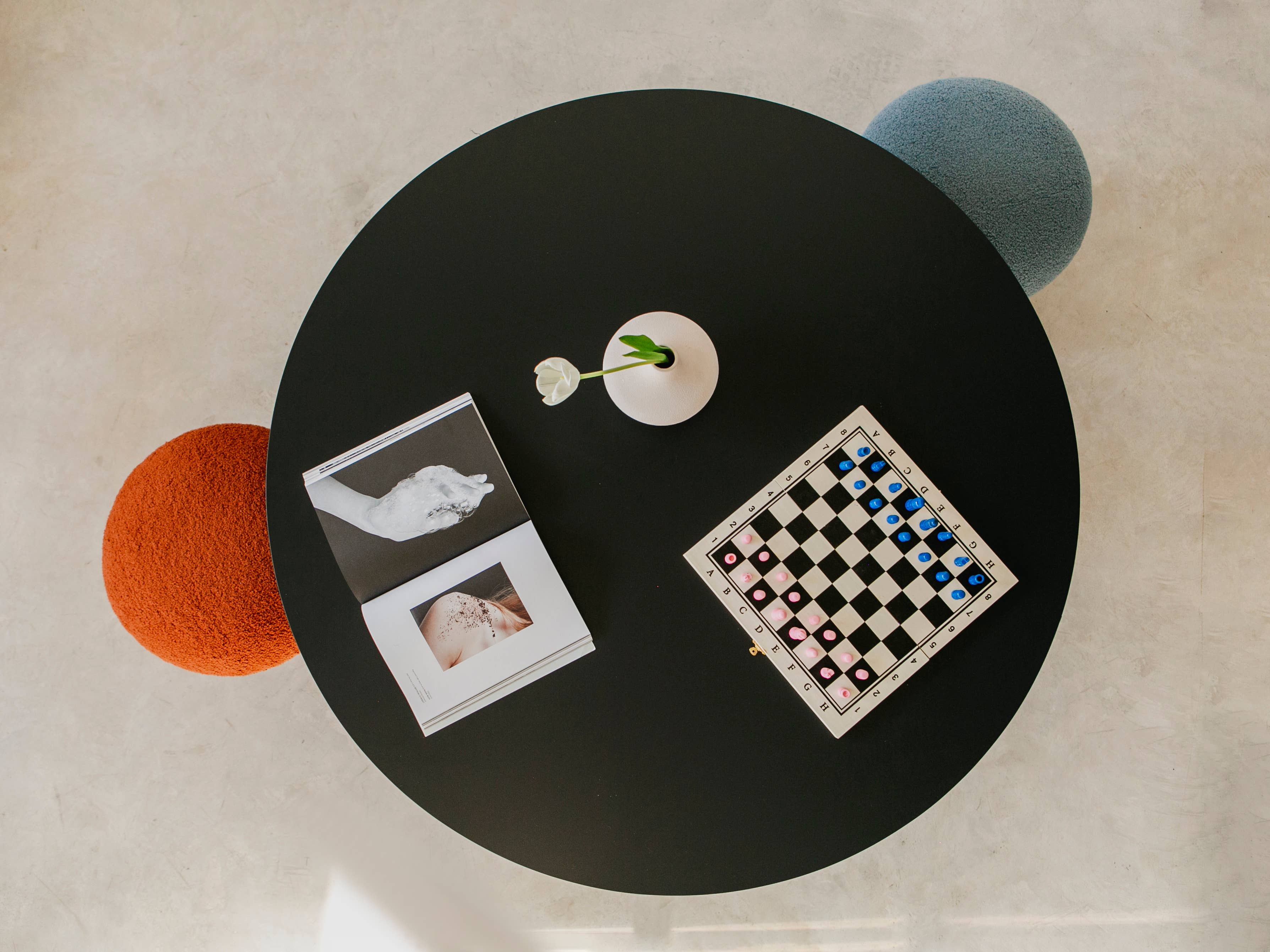 Really Nice Things - Wholesale Coffee Table - Black 120cm Lacquered MDF Round Table 3cm6