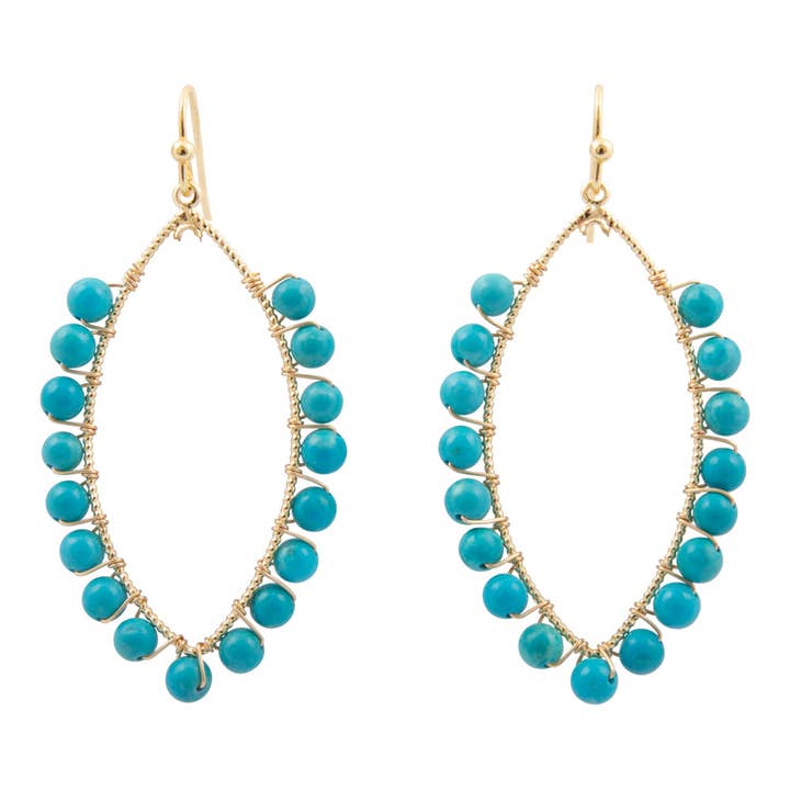 Boucles d'oreilles en forme de goutte turquoise bleue avec anneau doré pour la vente par Barse Jewelry