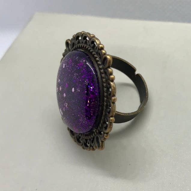 La Chaumière à Bijoux – Großhandel Cocktail-/Statement-Ring – Violetter Ring, antiker Bronzerahmen1