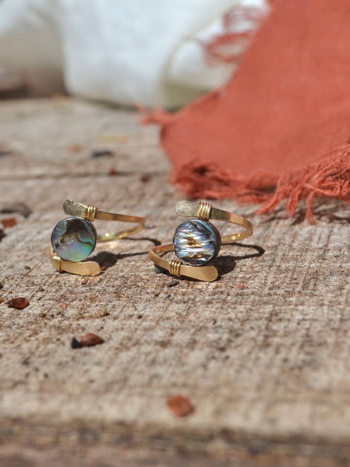Anneau du désert •Abalone pour la vente par Woods to Wire