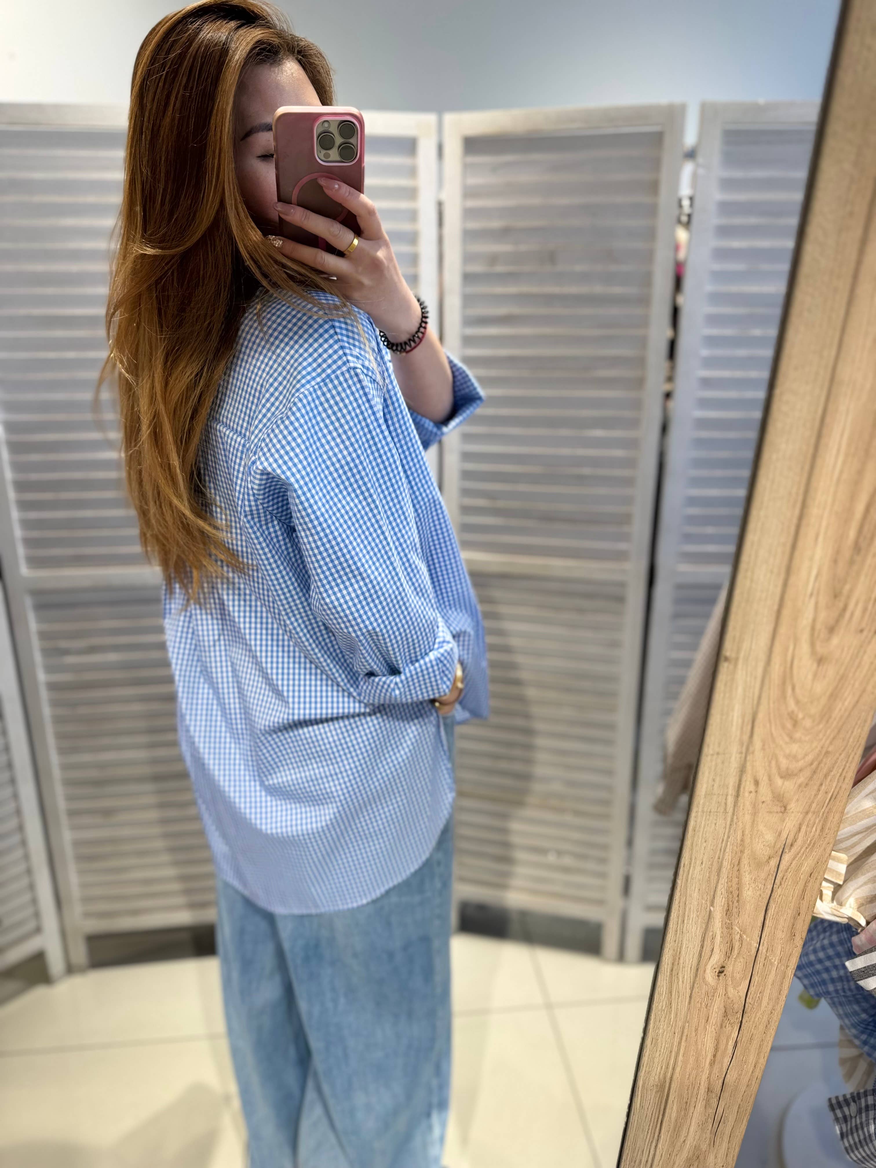 VICTORIA&ISAAC - Wholesale Button Down Shirt - Women's - Oversized embroidered shirt with heart and character motif2