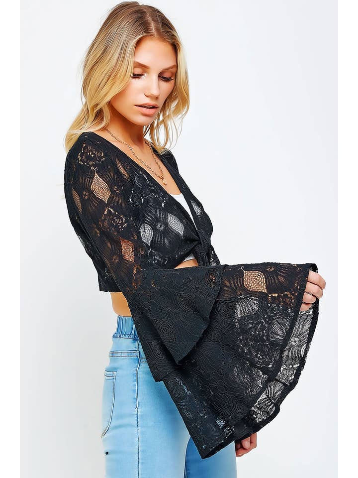 Sweet Generis – Großhandel Bluse – Damen – CROP TOP MIT SPITZE VORNE UND DOPPELTEN GLOCKENÄRMELN3