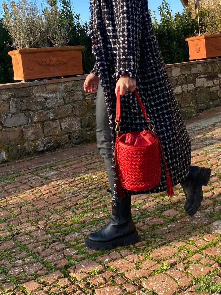 Sac seau en cuir tissé main V28 pour la vente par ValerioValentiniStyle