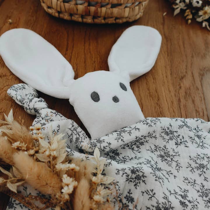 Louis & Jules Stambouli Conseil - Vente Peluche – enfant et bébé - Doudou Mousseline Margot Gris8