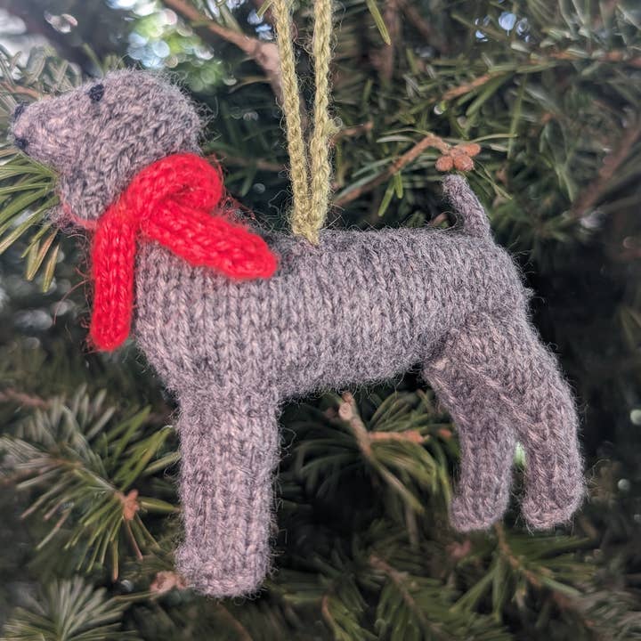 Arcadia Home – wholesale Prydnad – Handstickad julprydnad med Weimaraner, present till hundälskare2