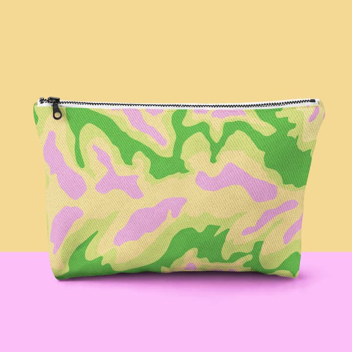 Pochette en denim à feuilles roses et vertes - Grand pour la vente par Blandon Mitchell