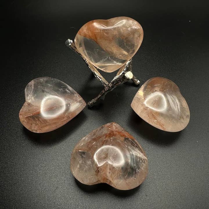 Mini Hematoid Kvarts Hjärta - Storlek Medium - 1 st för wholesale av The Crystal Tabby