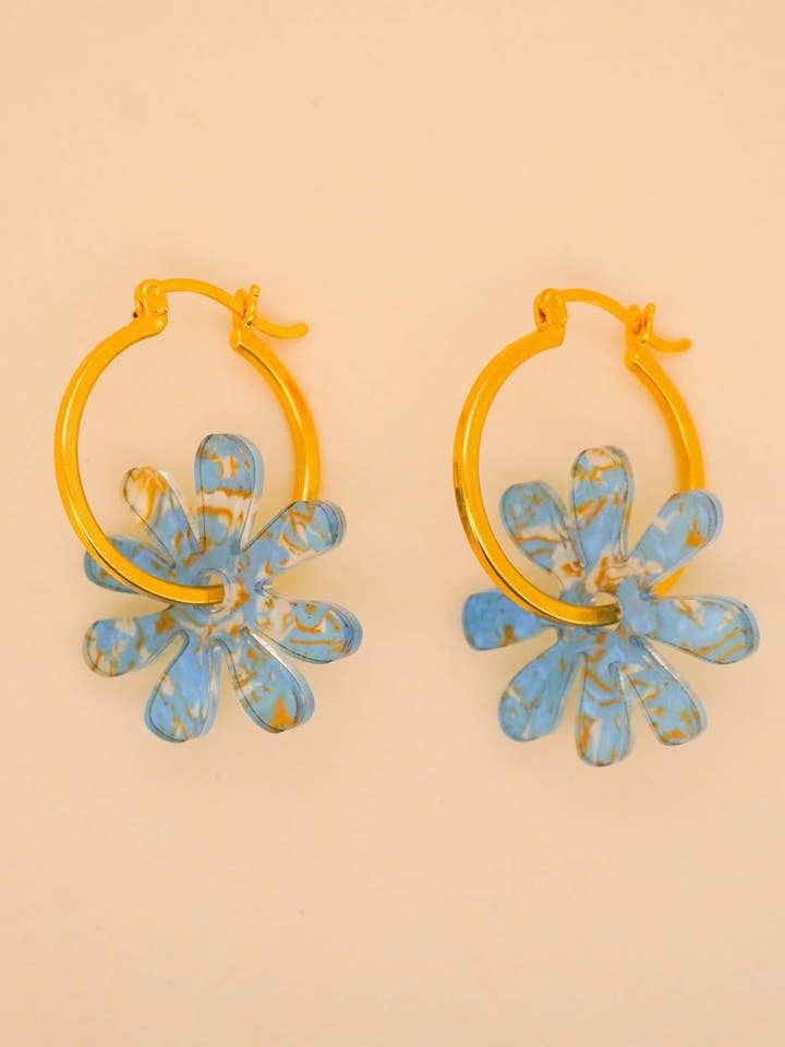 Pendientes de Aro con Flores en Azul Cerúleo para venta al por mayor de Paulina Otero