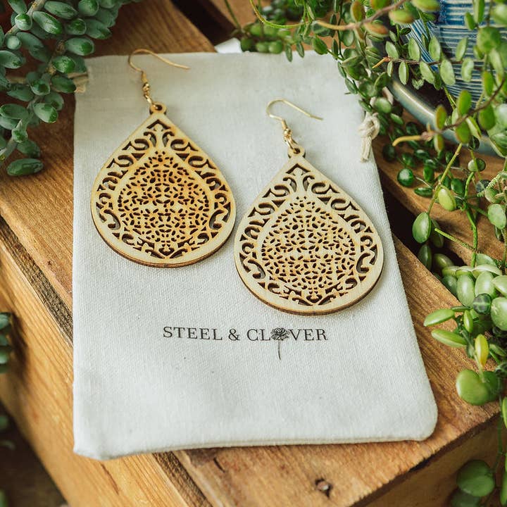 Simonette Vintage Drop houten oorbellen voor wholesale door Steel & Clover