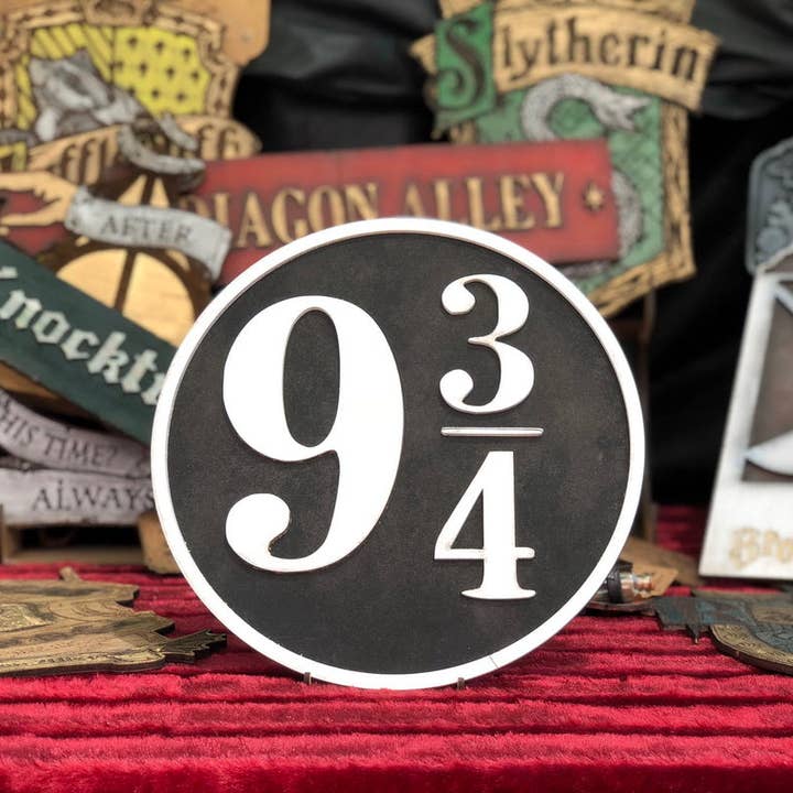 Harry Potter 9 3/4 pour la vente par Outcast Props