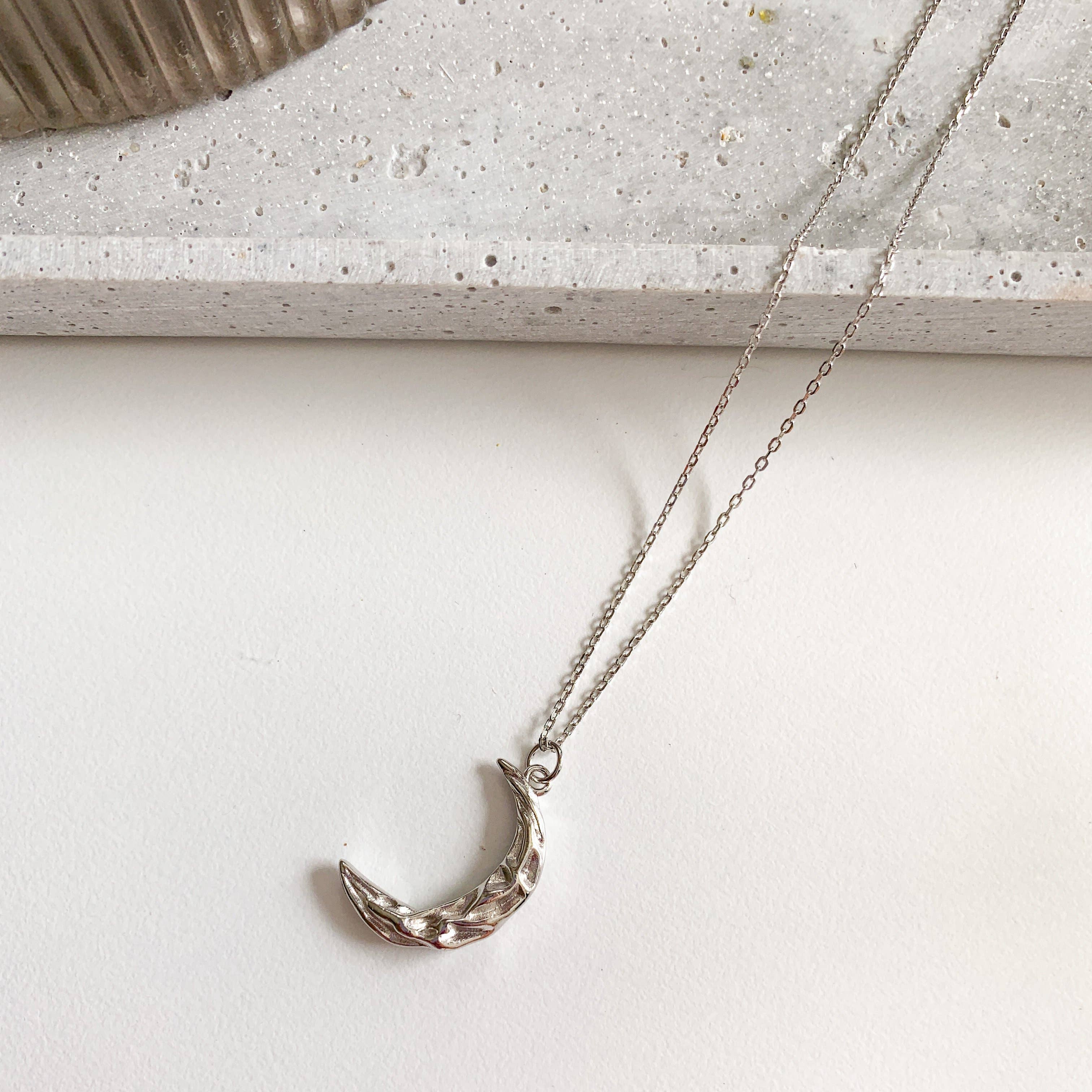 Love Local Jewelry - Venta al por mayor Collares con colgantes/abalorios - Collar Matea con colgante de luna y longitud ajustable9