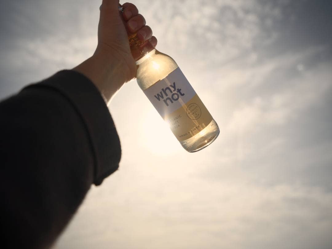 Why Not Soda – Engroshandel Sodavand/kulsyreholdige drikkevarer – Citron + Mate - Økologisk Frugtsodavand (flaske)1