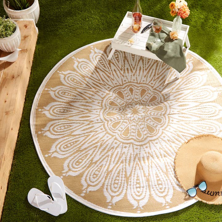 Welcome Home Unbeatable Deals - Wholesale Area Rug - Taupe Sunflower Outdoor Rug 5 Ft Round
