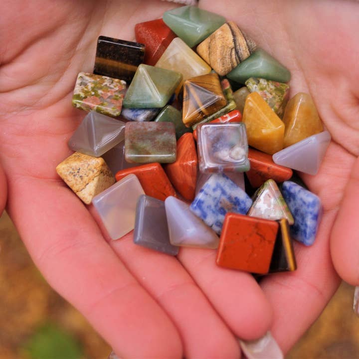 The Crushed Crystal - Wholesale Spirituele steen/kristal - 14mm mini kristallen piramide4