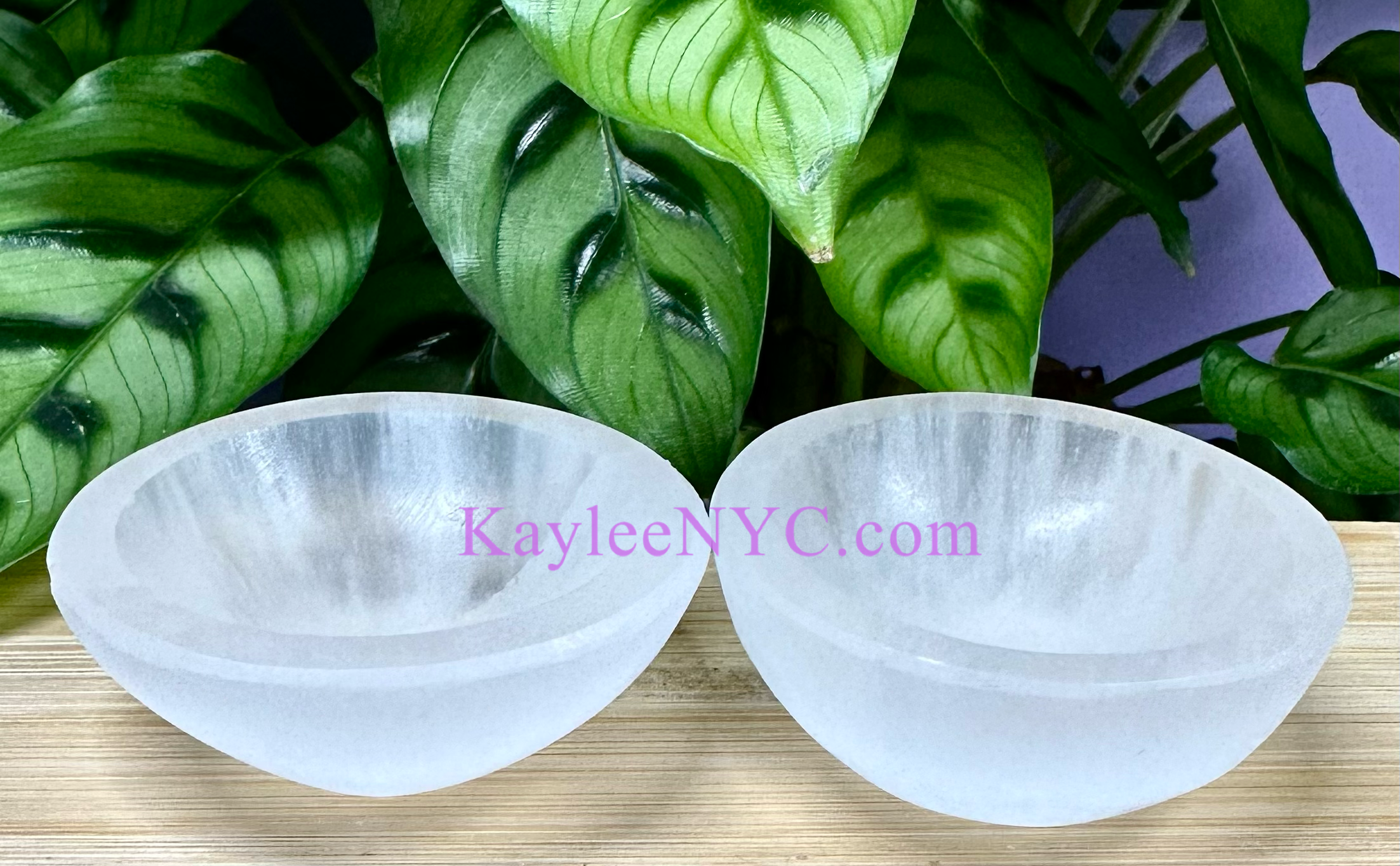 KayleeNYC – wholesale Dekorativ tallrik/fat/skål – Naturlig selenit även kallad satin spar skålar kristall ~6 cm2