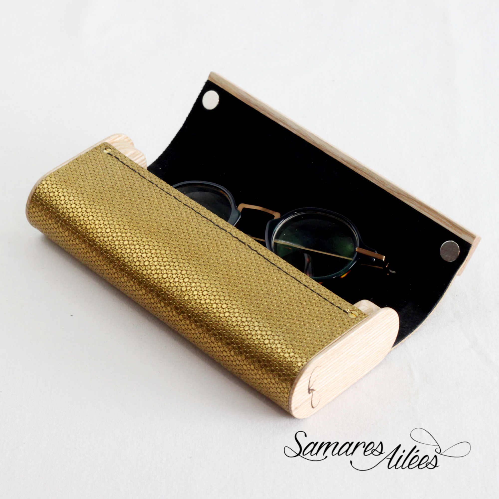 Samares Ailées - Wholesale Eyewear Cases & Holders - Unisex - “Marie” Wood and Leather Eyeglass Case7