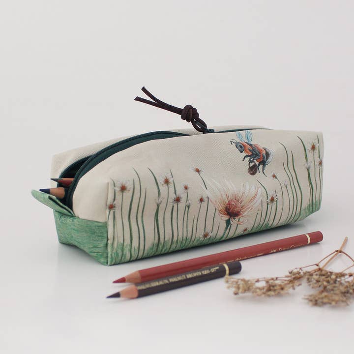 Bonnie de hommel | Vierkante pouch | Cosmetische tas voor wholesale door The Blue Rabbit House