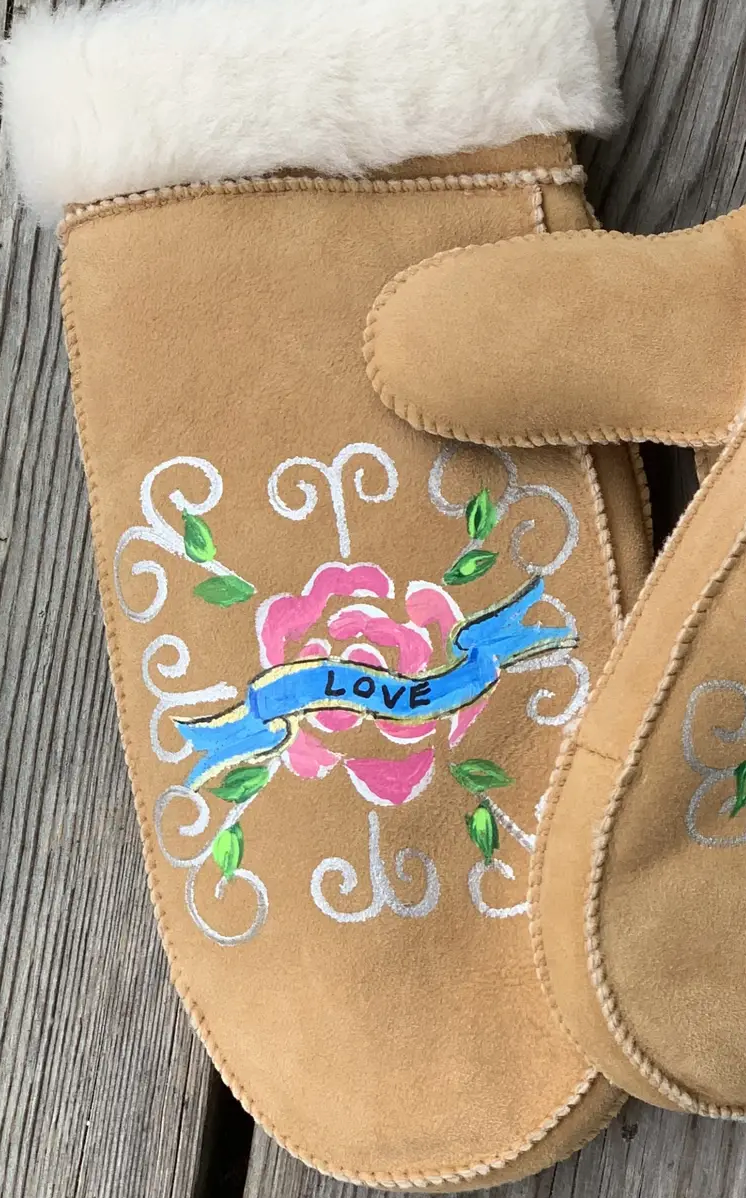 Tessa & Mimmi Clogs of Sweden – wholesale Mittens – Women's – Love Sheepskin Mittens3