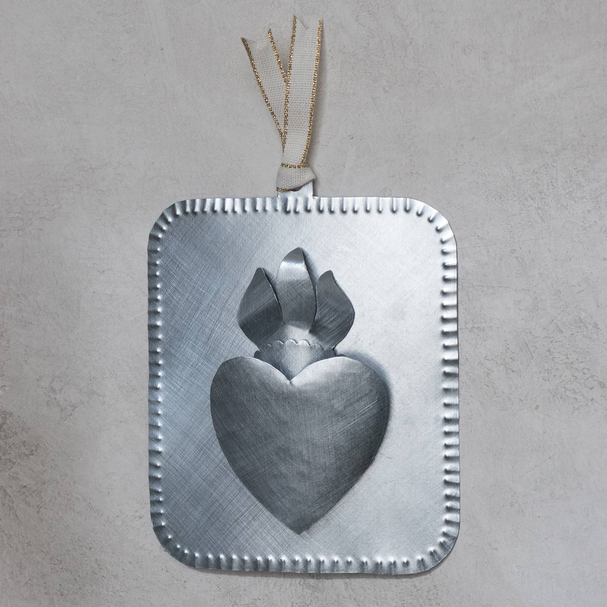 Homekeep Studio - Wholesale Wall Accent - Sacred Heart Milagro – Raised2