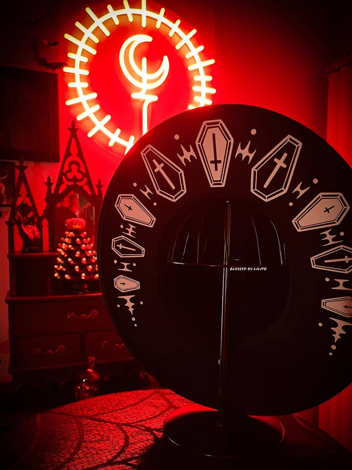 Cercueils - Chapeau design pour la vente par Blessed by Lilith