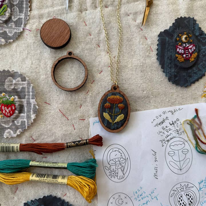 Rikrack - Wholesale Craft Sewing Kit - Folk Flowers Embroidery Necklace Kit5