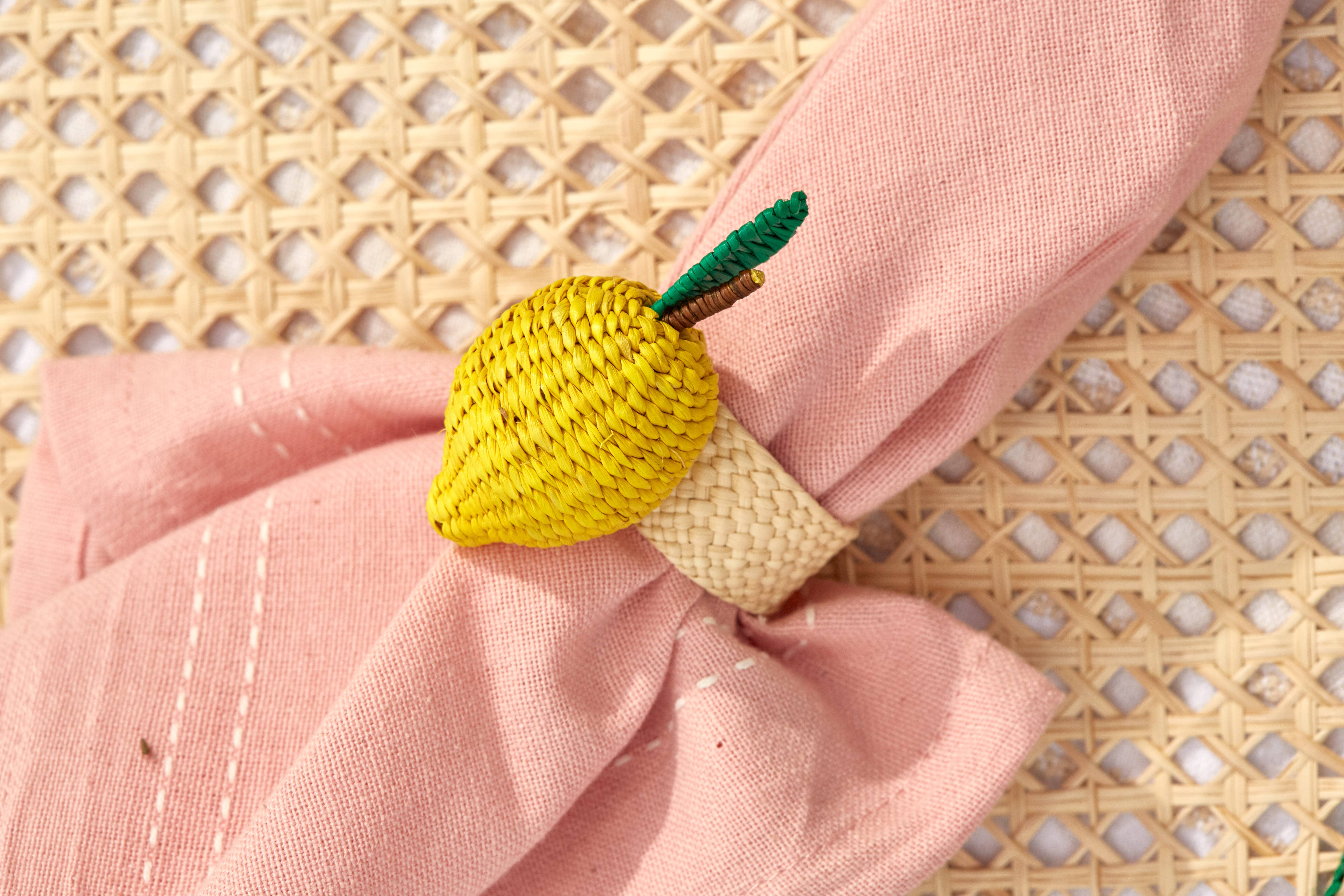 Coro Cora™ – wholesale Napkin ring – Lemon Fruit Iraca Napkin Ring  - Straw Raffia Tableware1
