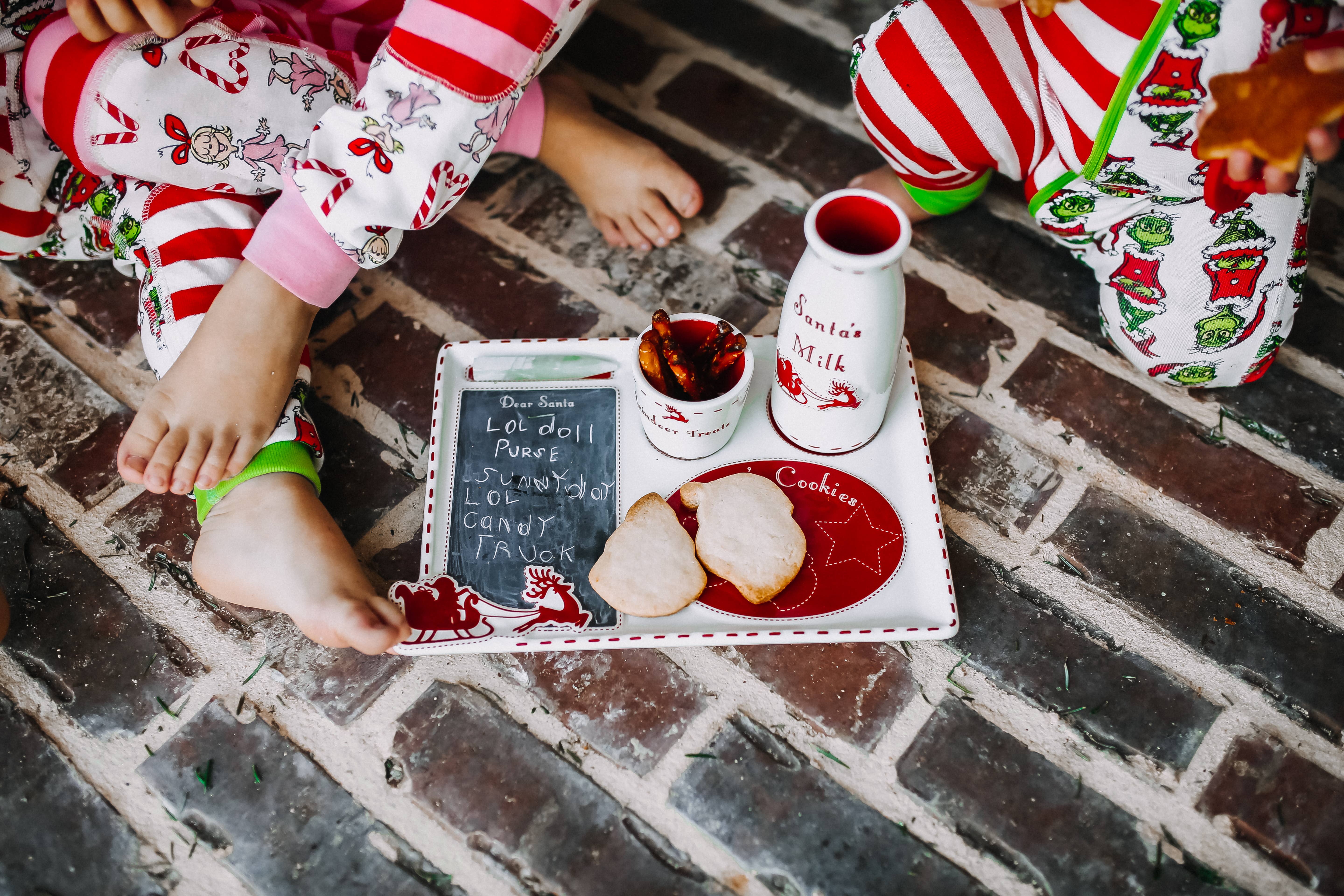 Child To Cherish® - Wholesale Christmas Decoration - Santa's Cookie Platter with Cutters11