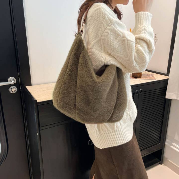 ACCITY - Wholesale Shoulder Bag - Women's - WINTER LARGE CAPACITY SINGLE SHOULDER PLUSH BAG_CWAB3915