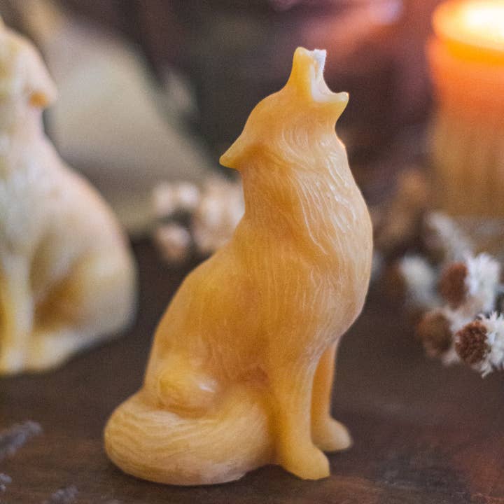 The Ramblin' Bee - Wholesale Novelty Candle - Howling Wolf Beeswax Candle