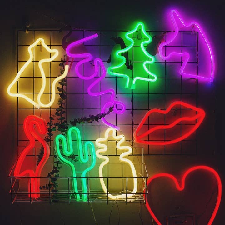 N. 6 Neon LED Banana in vendita all'ingrosso su Faire