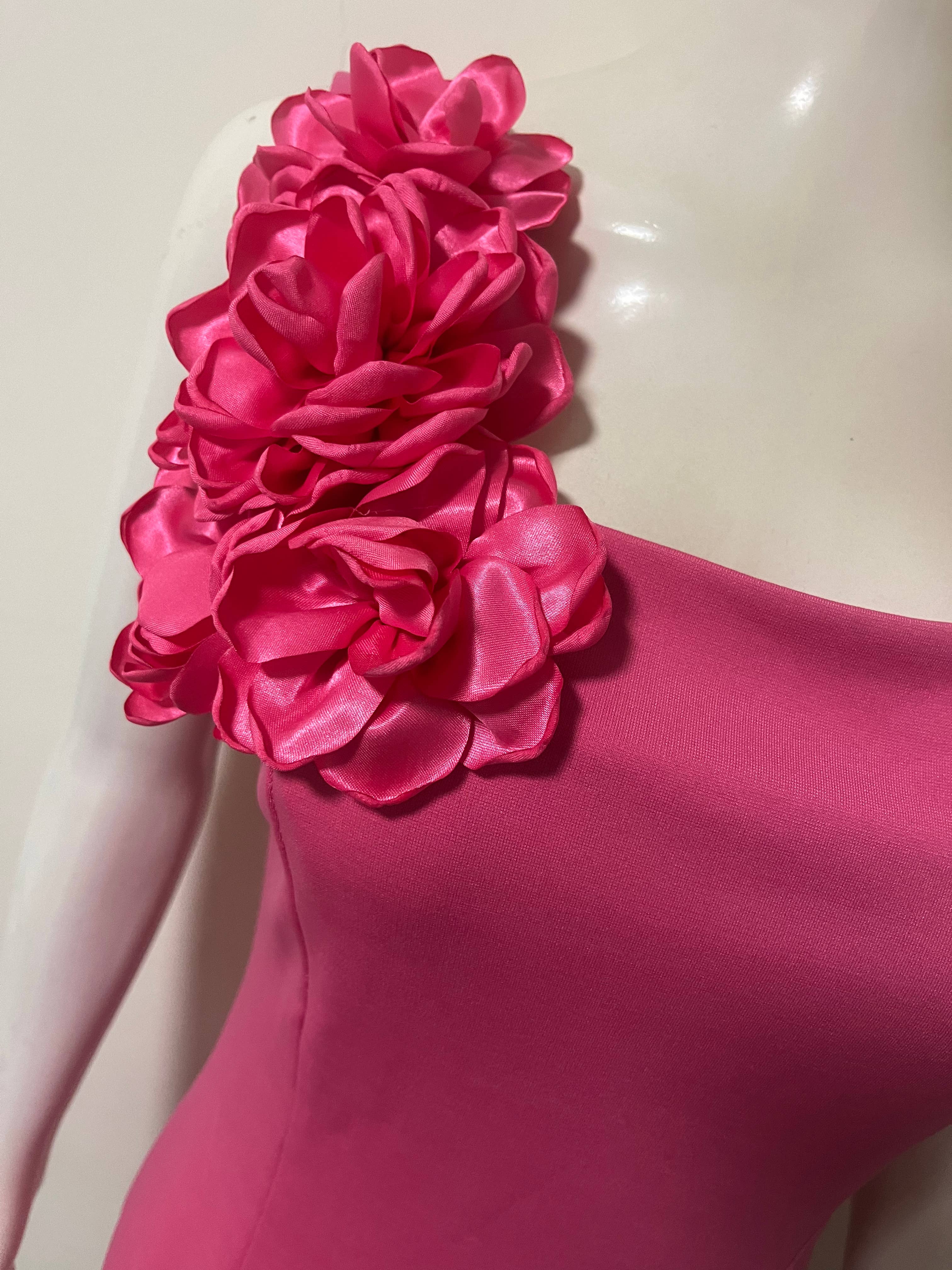 Fuchsia Robe courte trapèze à fleurs 3D fuchsia DR804 en vente sur Faire3